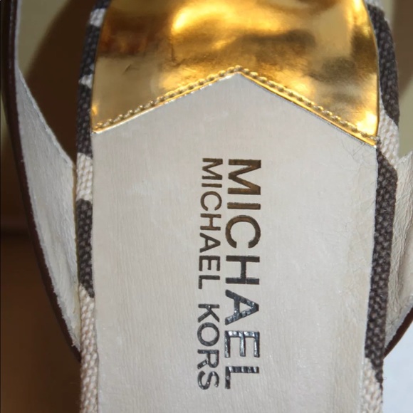 New! Michael Kors mocha tiger canvas wedge sandals - Picture 5 of 8